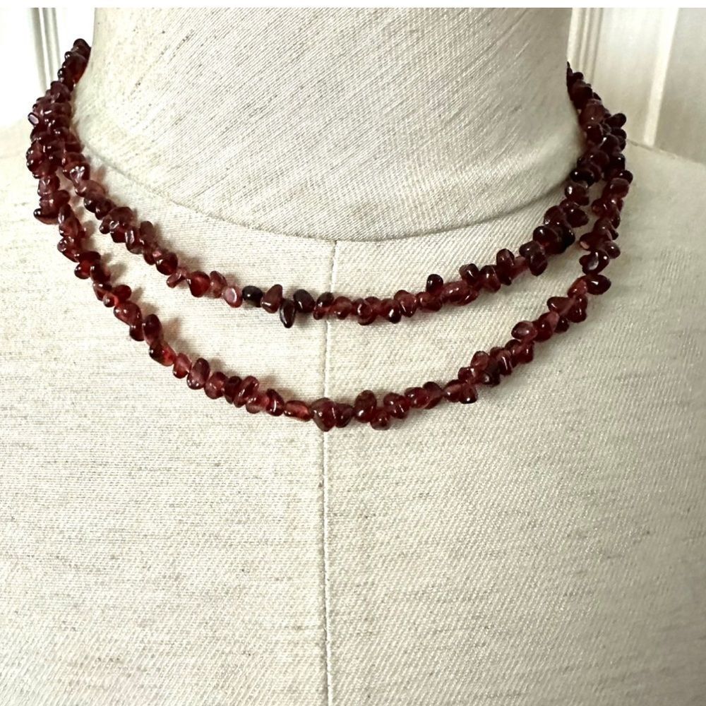 Long garnet chip bead necklace